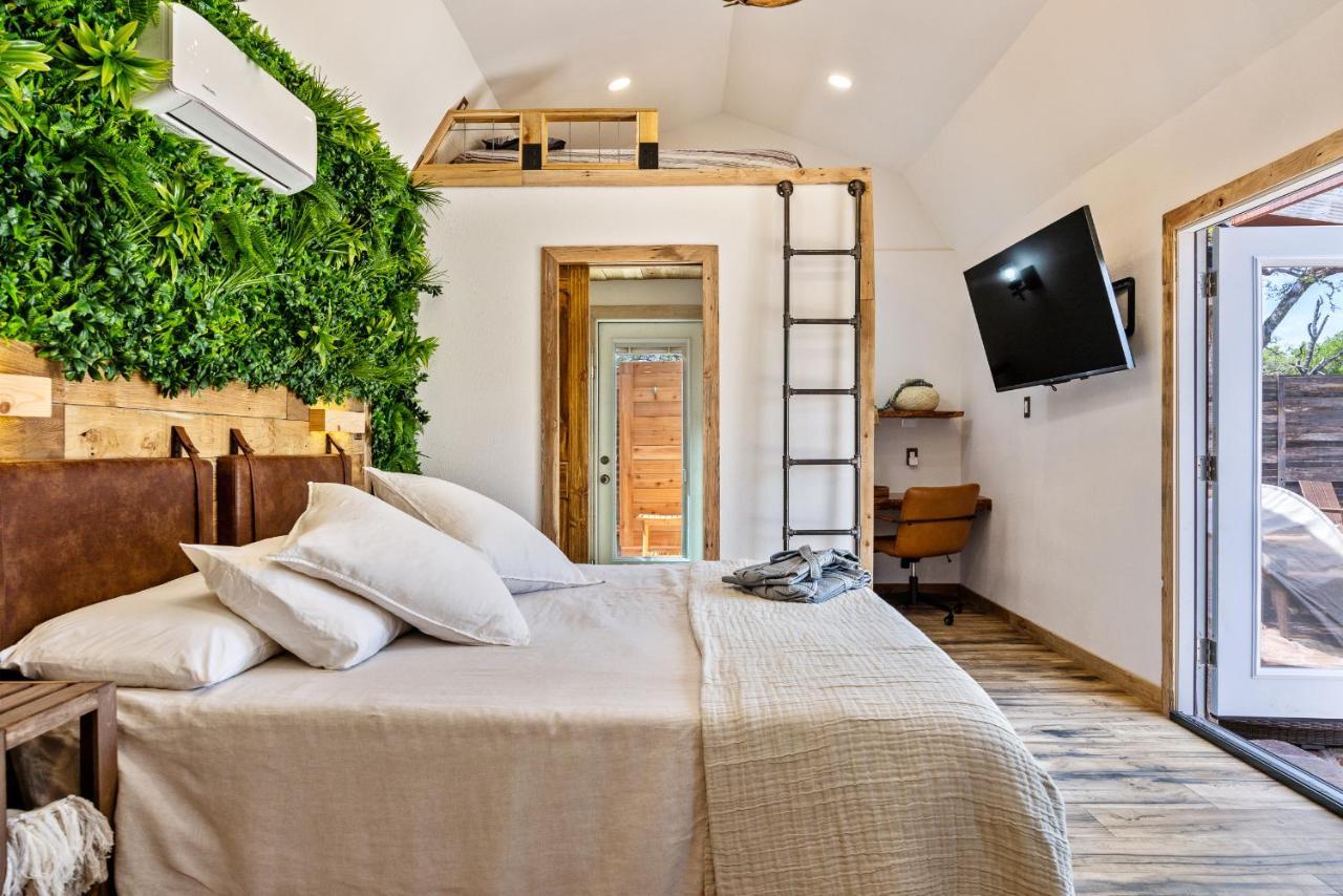 Romantic Tiny Luxury Retreat W Heated Pool, Sauna N Outdoor Shower In Wimberley 10 Acres Dış mekan fotoğraf