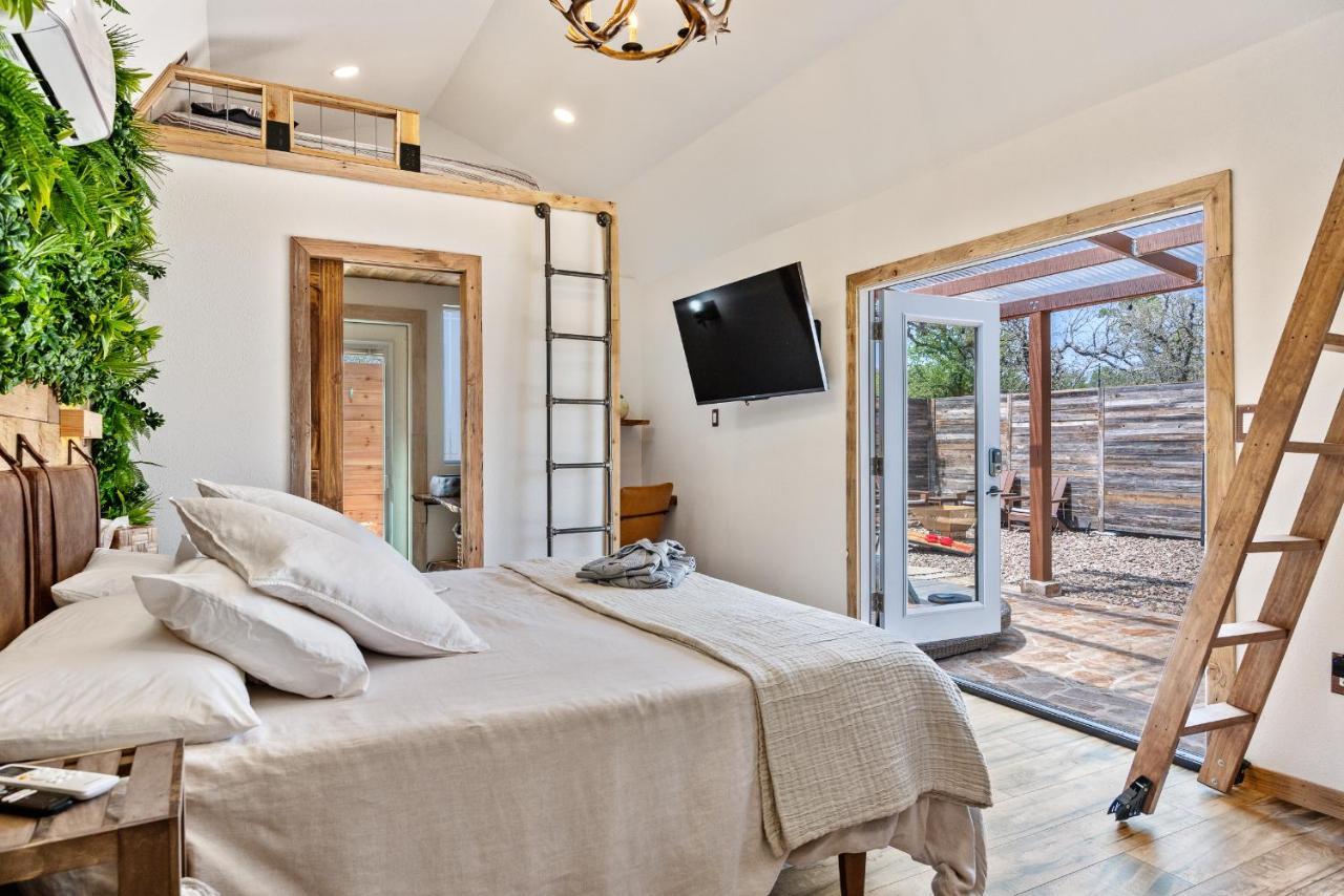 Romantic Tiny Luxury Retreat W Heated Pool, Sauna N Outdoor Shower In Wimberley 10 Acres Dış mekan fotoğraf