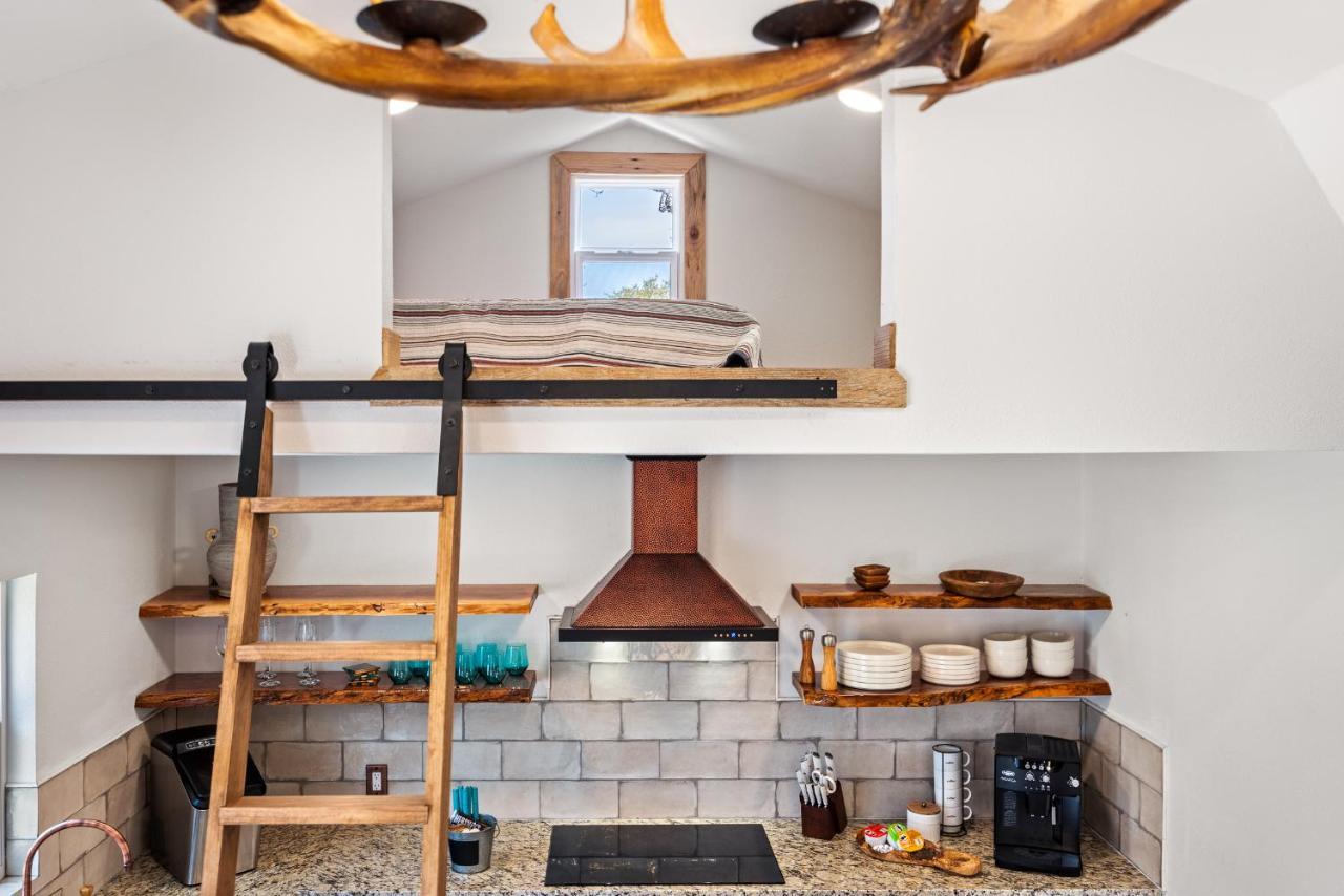 Romantic Tiny Luxury Retreat W Heated Pool, Sauna N Outdoor Shower In Wimberley 10 Acres Dış mekan fotoğraf