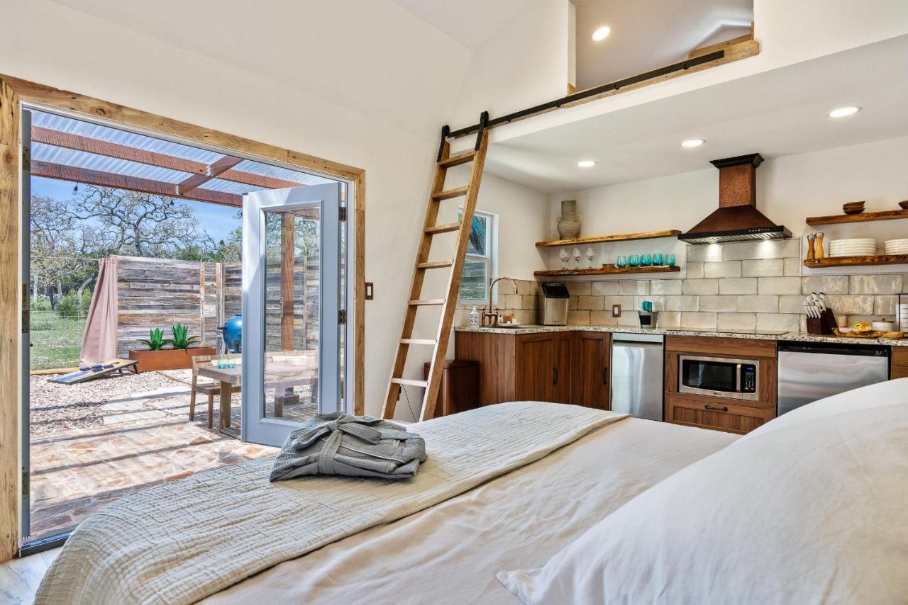 Romantic Tiny Luxury Retreat W Heated Pool, Sauna N Outdoor Shower In Wimberley 10 Acres Dış mekan fotoğraf